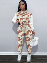 Zweiteilige Hosenanzüge mit Camouflage-Print